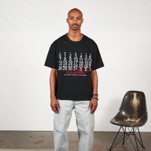 Pleasures Calendar Heavyweight Tee Black - Férfi - Rövid ujjú póló Pleasures - Fekete - P24SP002-BLACK - Méret: L